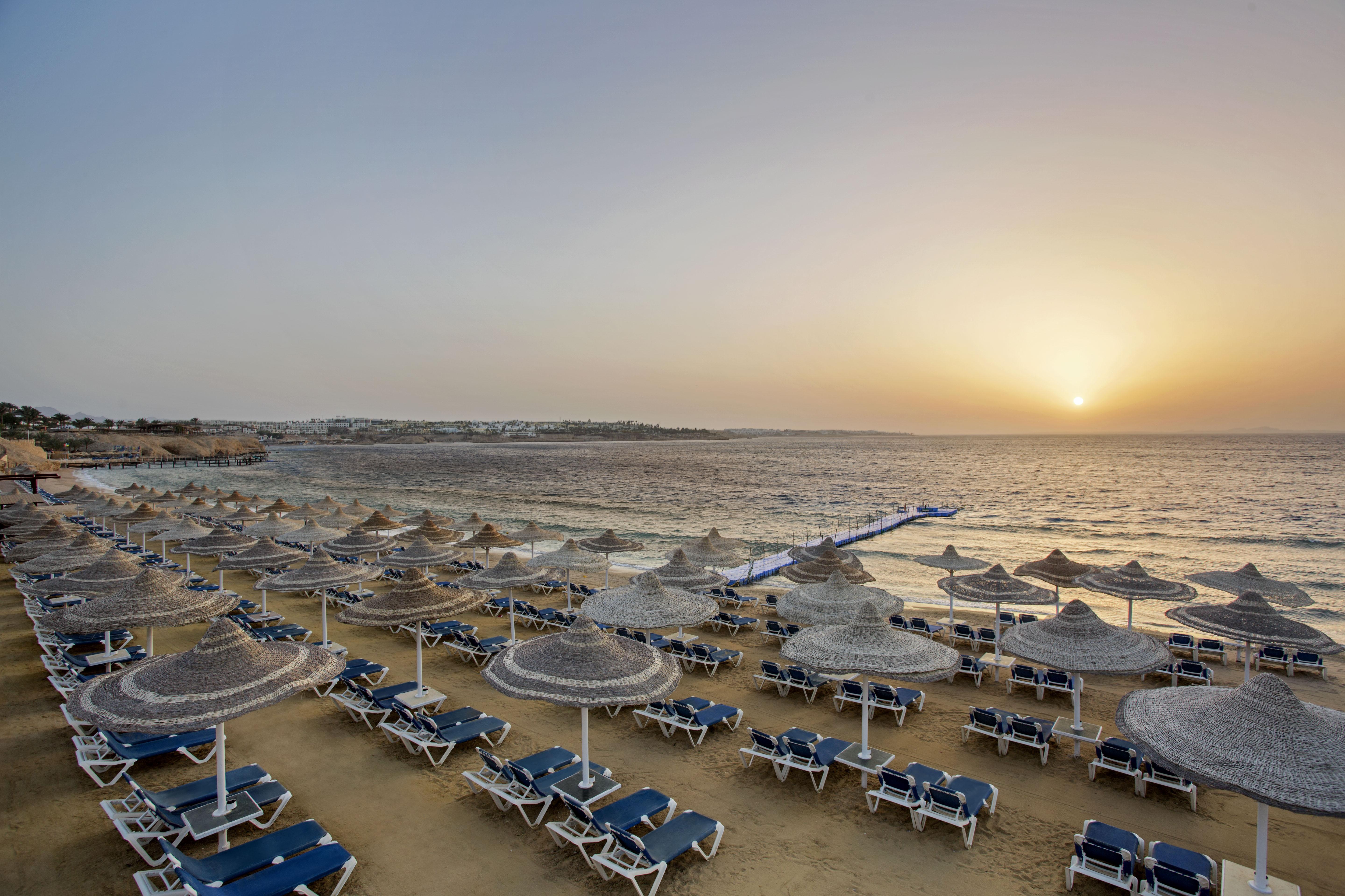 Sultan Gardens Resort Sharm El Sheikh Kültér fotó Sunset at Nissi Beach