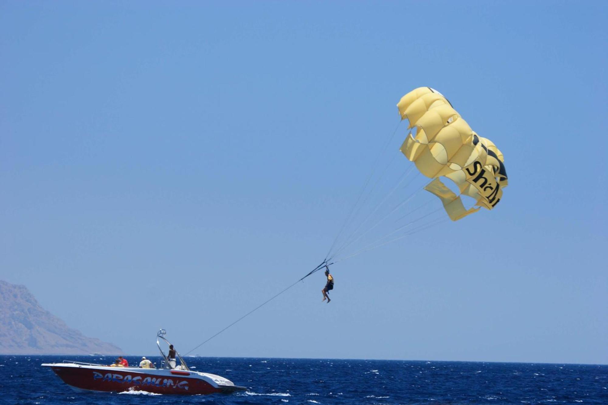 Sultan Gardens Resort Sharm El Sheikh Kültér fotó Parasailing in Crete, Greece
