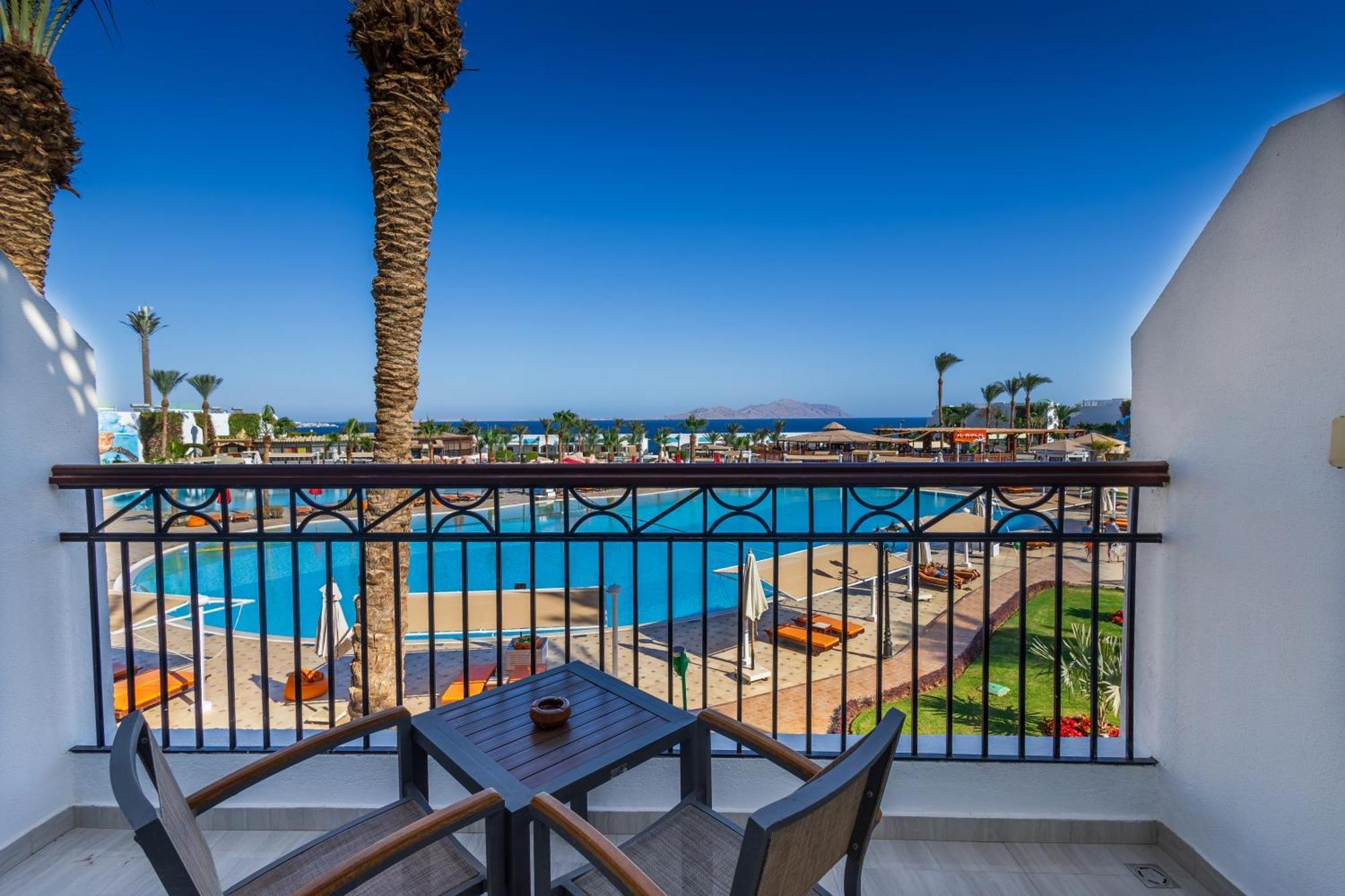 Sultan Gardens Resort Sharm El Sheikh Kültér fotó Balcony of a hotel room